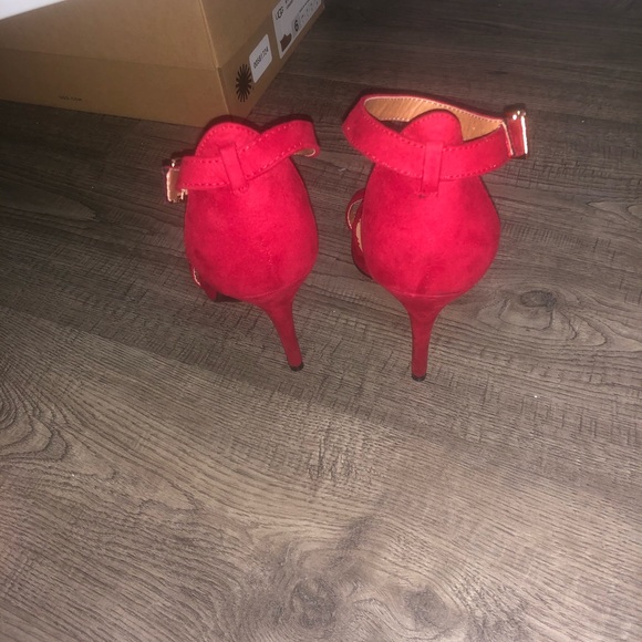 Heels - Picture 3 of 4